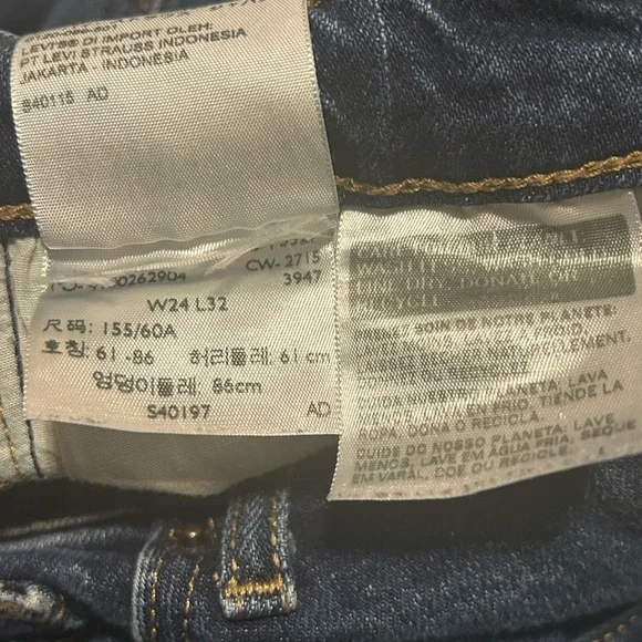 Women’s Levi 715 Bootcut Jean size 24 waist and 32 length. - Picture 6 of 8